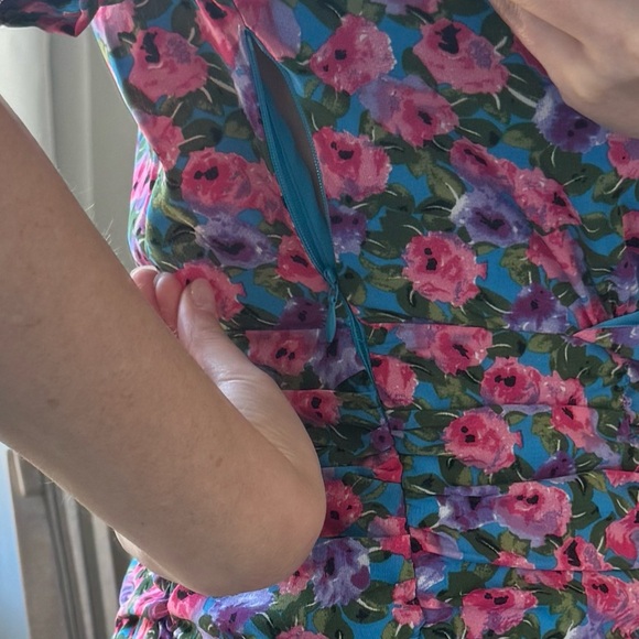 NWT Floral V-Neck Dress - Picture 6 of 16